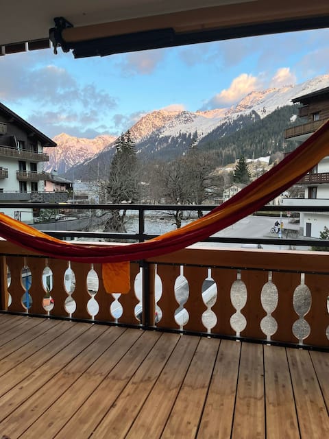 Dreamy central modern with mountain & river views