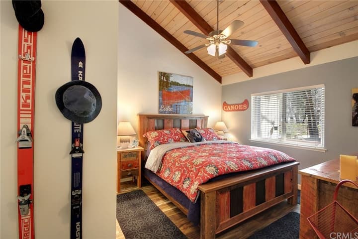 Основна спалня - двойно легло тип Кинг в Калифорния с матрак на възглавница!