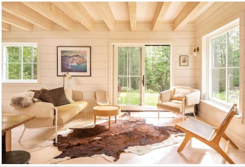 Popular Airbnb listing: Private Bright Forest House by Lake in Camden