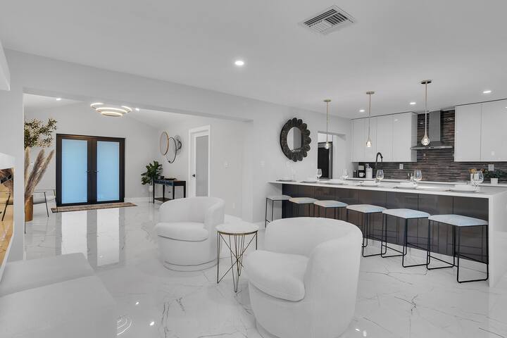 Luxurious villa with exotic pool Fort Lauderdale gallery image 4