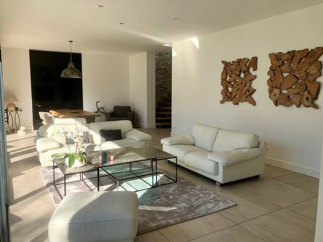 Magnifique villa contemporaine avec piscine. gallery image 4