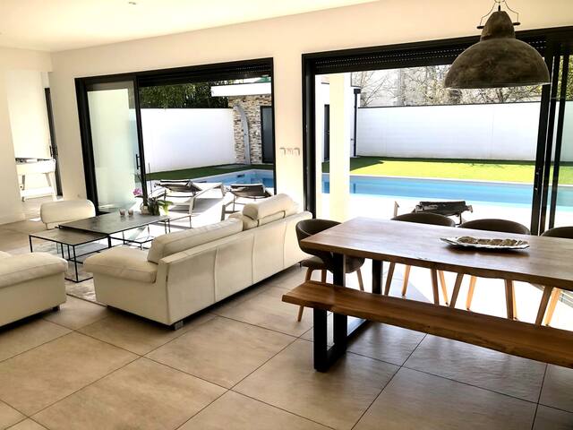 Magnifique villa contemporaine avec piscine. gallery image 3