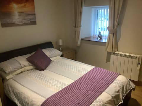 Comfortable home, 3 double bedrooms each en-suite.