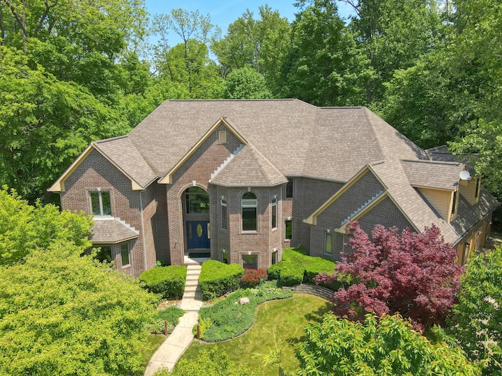 Amazing Spacious Luxury Home Sleeps Up To 16! Houses for Rent in