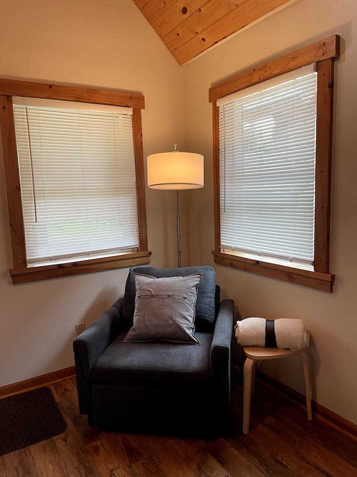 The Bungalow In The Heart Of Girdwood - Alyeska, AK