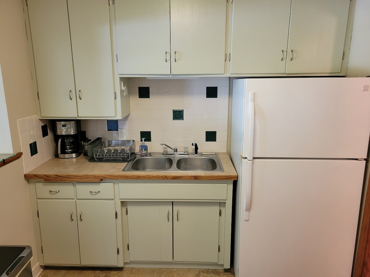 Cozy 1-bedroom apartment across from Como Park!