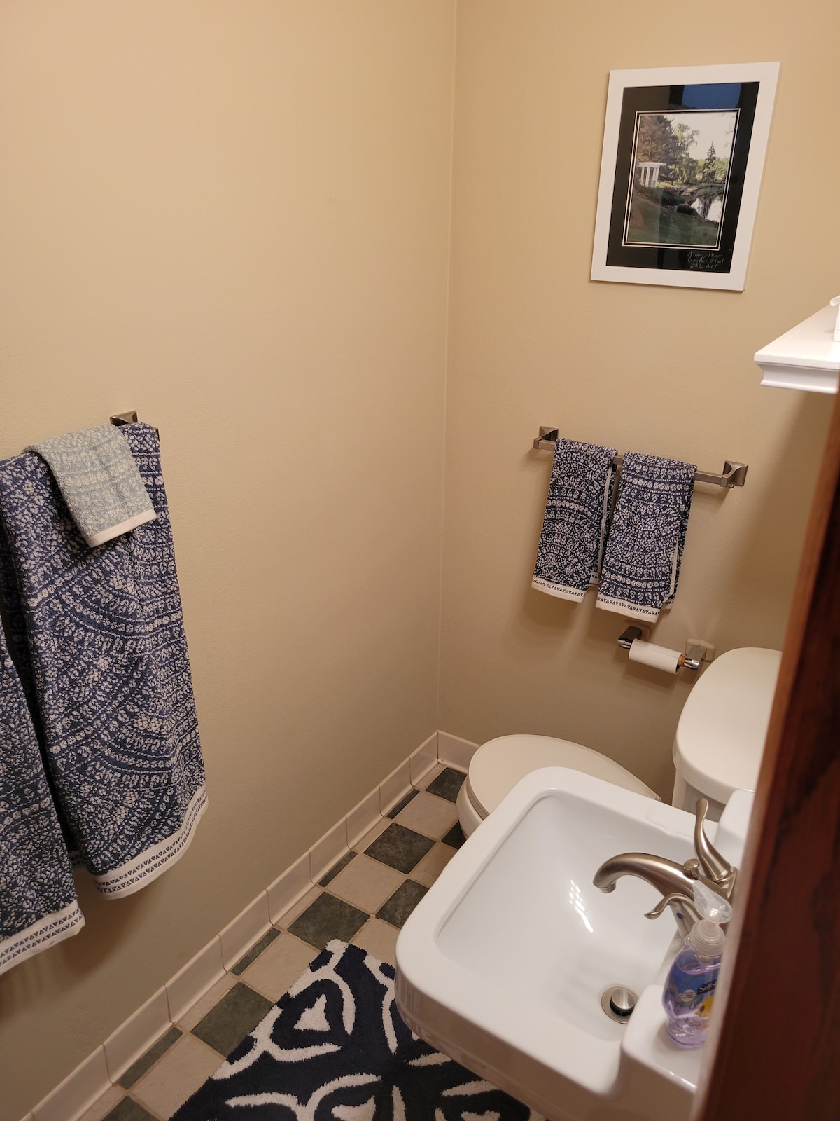Cozy 1-bedroom apartment across from Como Park!