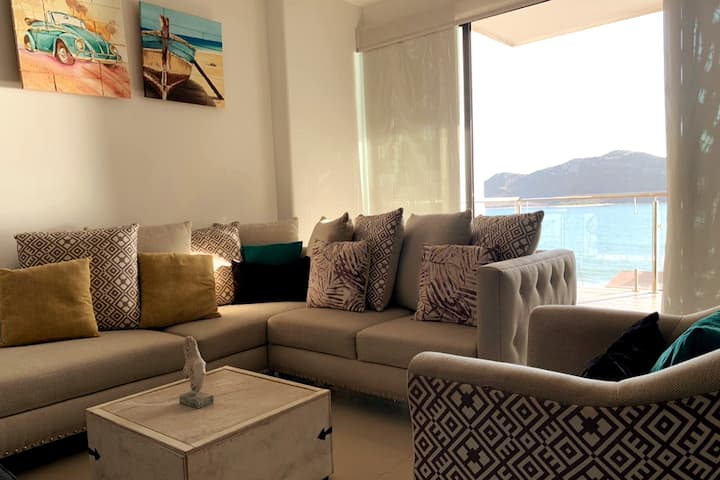 Me dekor dhe mobilje të dizajnuara për të të ofruar qëndrimin më çlodhës dhe hapësirë të mjaftueshme për t 'u kënaqur me familjen, miqtë ose si çift. Torre T është një hapësirë e veçantë vetëm për ty!