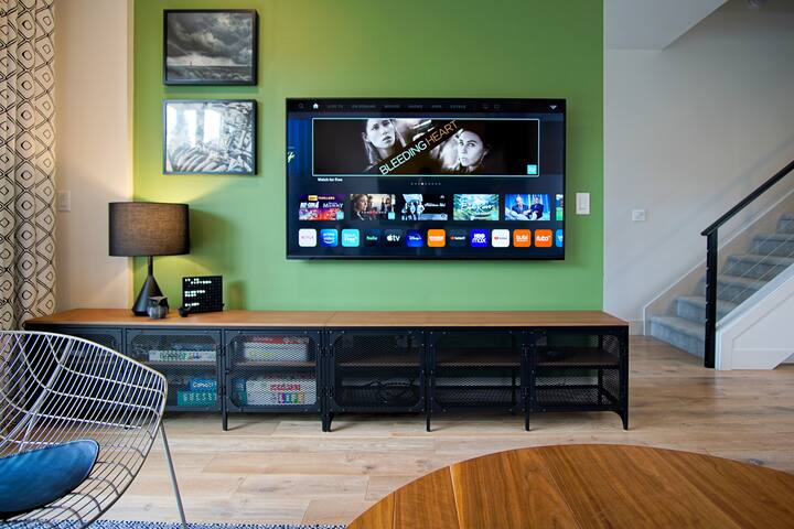 Spacious Home, Best Area, King Beds, and Roof Deck gallery image 5