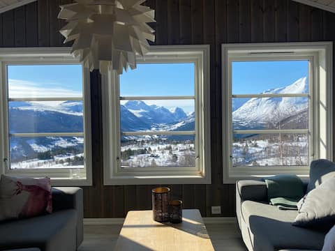 Popular Airbnb listing: Modern cottage with jacuzzi and stunning views! in Stranda
