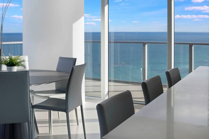 Incredible Apt on the Beach – 22nd floor Residence gallery image 2