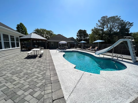 3 bed w/ private heated pool/HT, close to beaches!