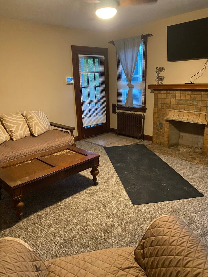 3 dormitorios de ladrillo deluxe con chimenea y patio - Airbnb