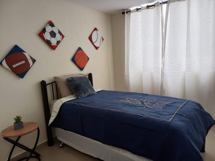 Kitanda kimoja cha ziada kinachoteleza. 