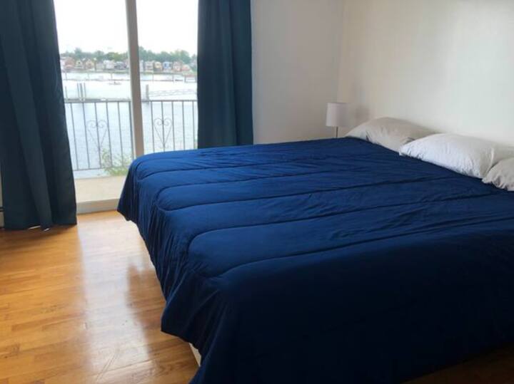 Eastchester Bay Waterfront Houses for Rent in Bronx, New York, United