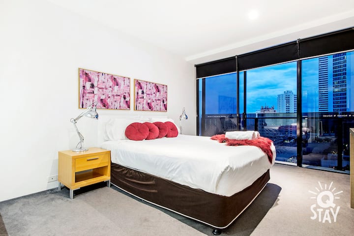 חדר שינה 1 (חדר רחצה): 1 x מיטת קווין