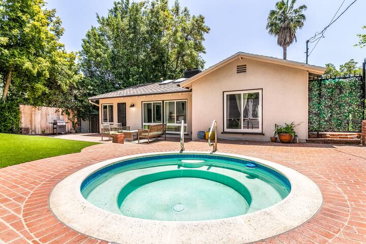 Amazing Hollywood Home with Prime Location gallery image 2