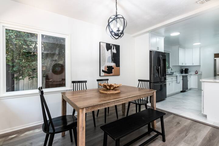 Amazing Hollywood Home with Prime Location gallery image 4