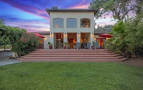 Lakefront Villa + Stunning Views & Outdoor Kitchen