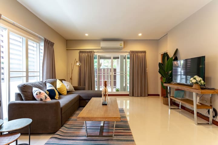 Bangkok City Center 4 bedrooms townhouse @BTS Nana gallery image 3
