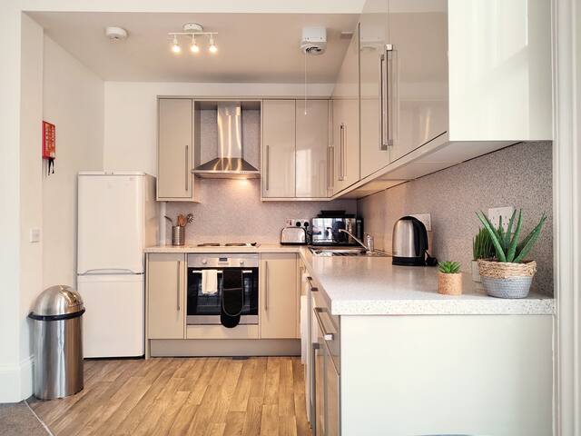 Magic of Meadows 4 Bedroom Spacious Flat gallery image 3