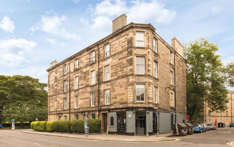 Magic of Meadows 4 Bedroom Spacious Flat gallery image 2