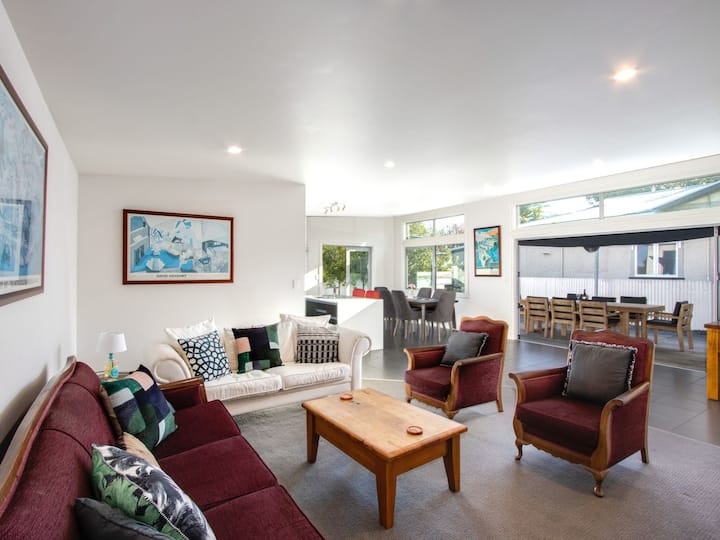 Sunny Villa In The Bay - Napier