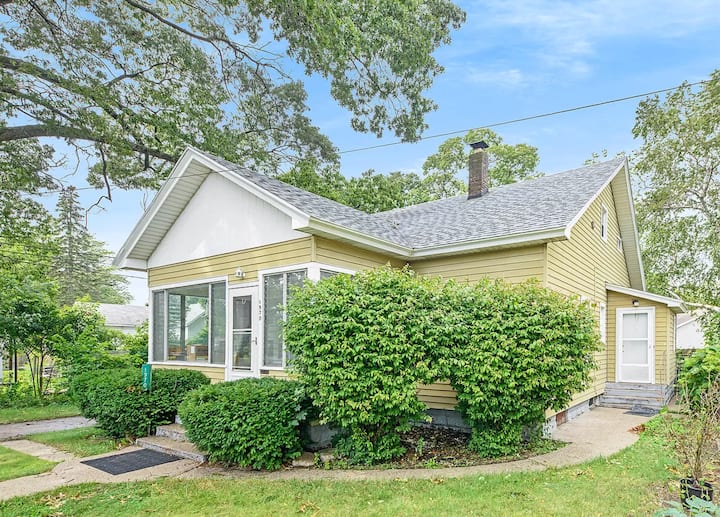 Muskegon Lake Vacation Rentals & Homes Muskegon, MI Airbnb