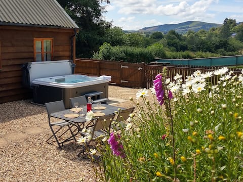 Seven Stars dark sky retreat with hot tub & views.