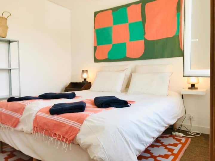 Chumba cha kulala 3 na kitanda cha ukubwa wa malkia (160 x 200)