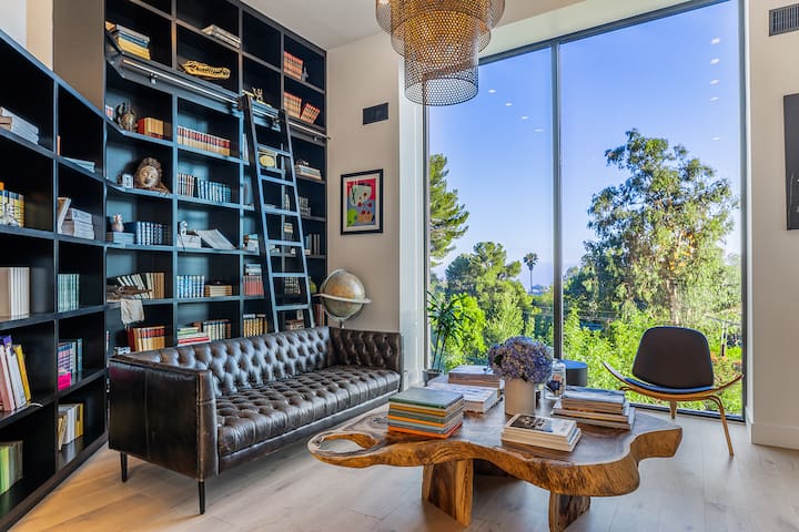 Modern 2 Bedroom Home with stunning views