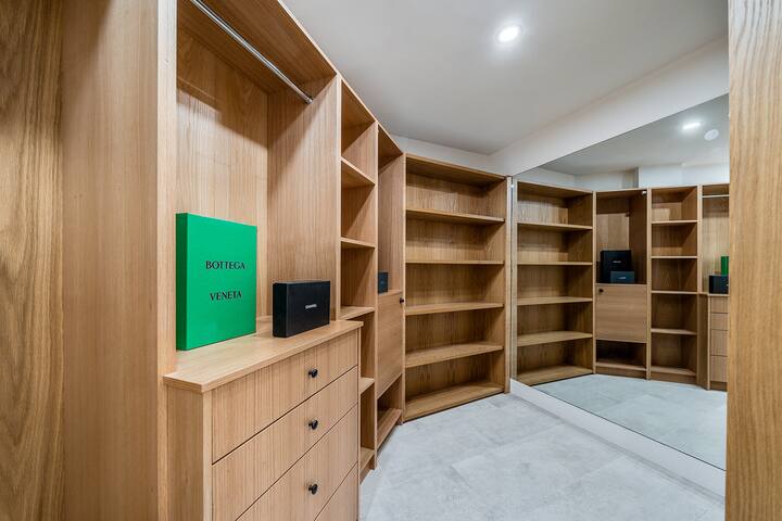 Modern 2 Bedroom Home with stunning views gallery image 5