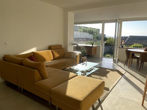 Top performing Airbnb: Nice townhouse with beautiful sea and garden view in Marseille 8e Arrondissement