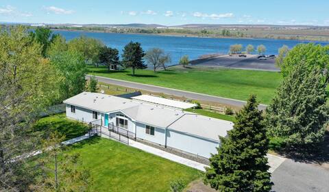 Marina view, 3-bedroom house with patio