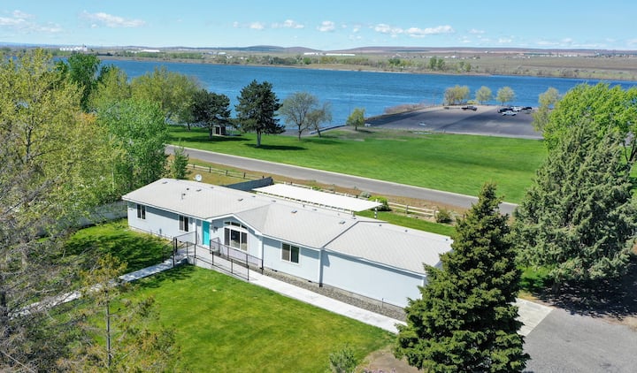 Marina view, 3-bedroom house with patio
