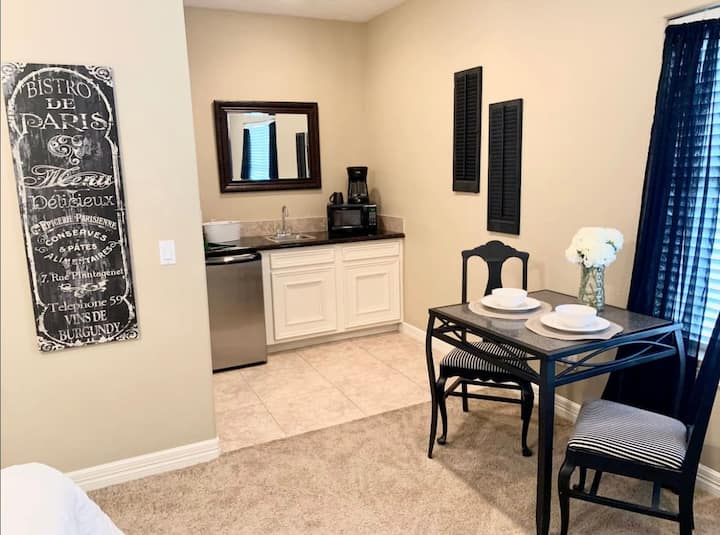 The Lakeside Getaway Condo: Studio Room - Lake Conroe, TX