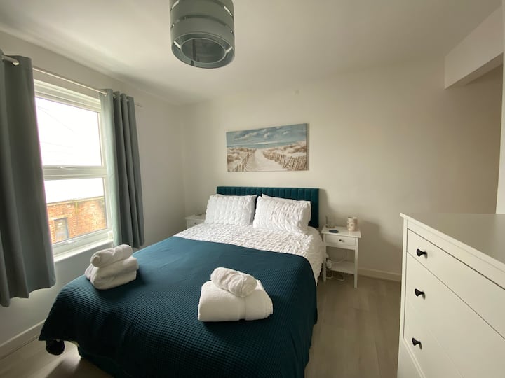 The beautiful master bedroom. King size bed with comfortable, brand new Simba mattress to make sure you have a restful nights sleep 