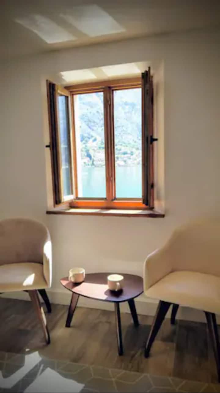 Chic Waterfront 2f Studio In Historic Home W/ View - Kotor
