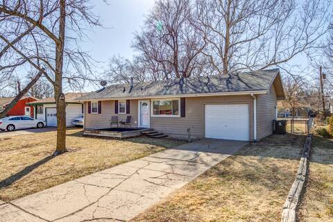 Bright 4 Bedroom 5 minutes from downtown Salina