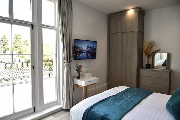 Iconic luxury apartment with stunning views