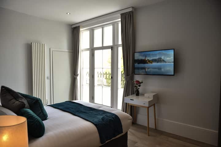 Iconic luxury apartment with stunning views