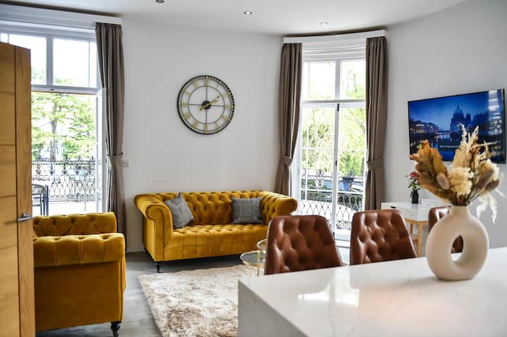 Iconic luxury apartment with stunning views