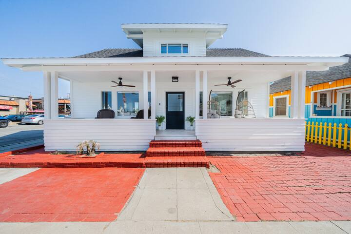 Luxury Beach Bungalow Steps to Sand and Pier gallery image 2