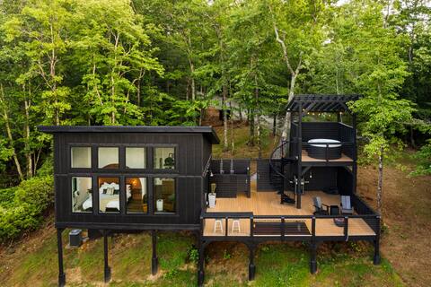 AlpineCabin -Views! Outdoor shower, hot tub, more!