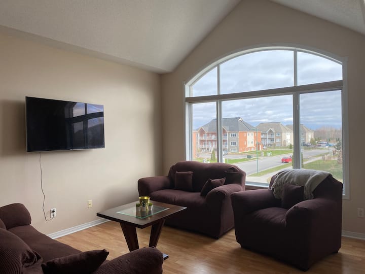 Bright 2 Bedroom Condo With Parking On Premises - Gatineau