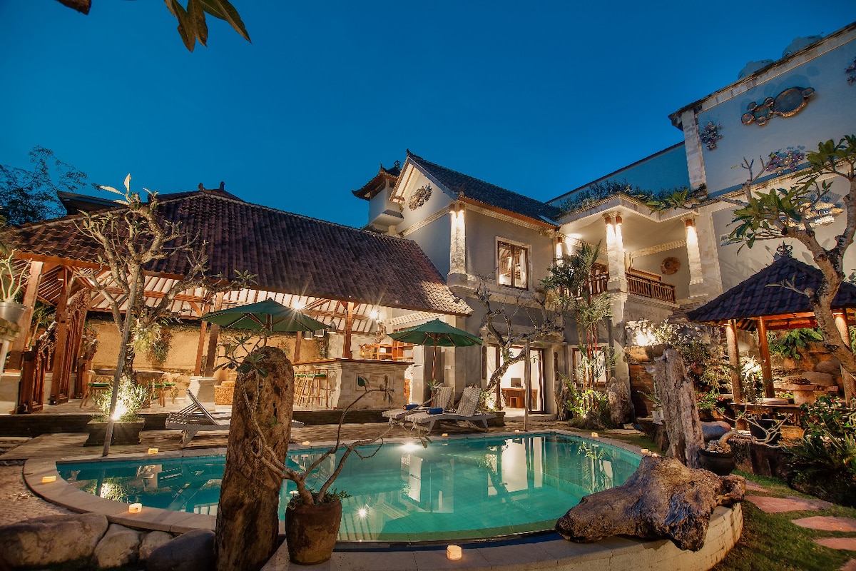 Villa in Kecamatan Ubud · ★5.0 · 4 bedrooms · 5 beds · 4.5 baths, comparabile Airbnb