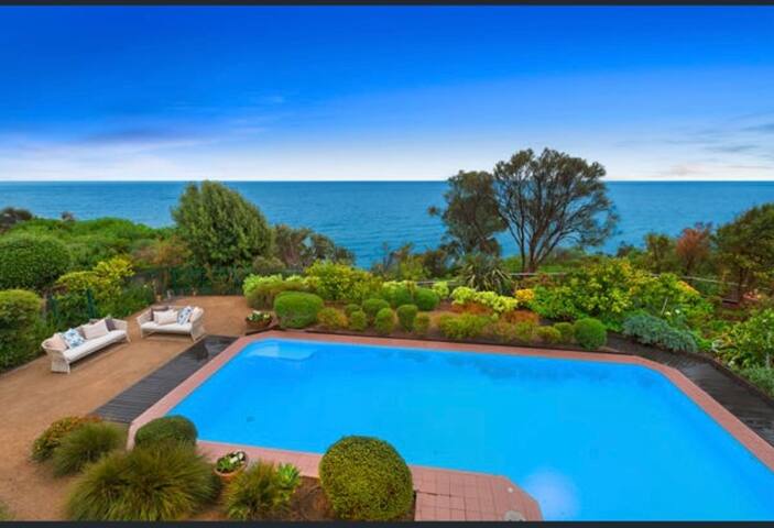 Beachfront Retreat gallery image 2