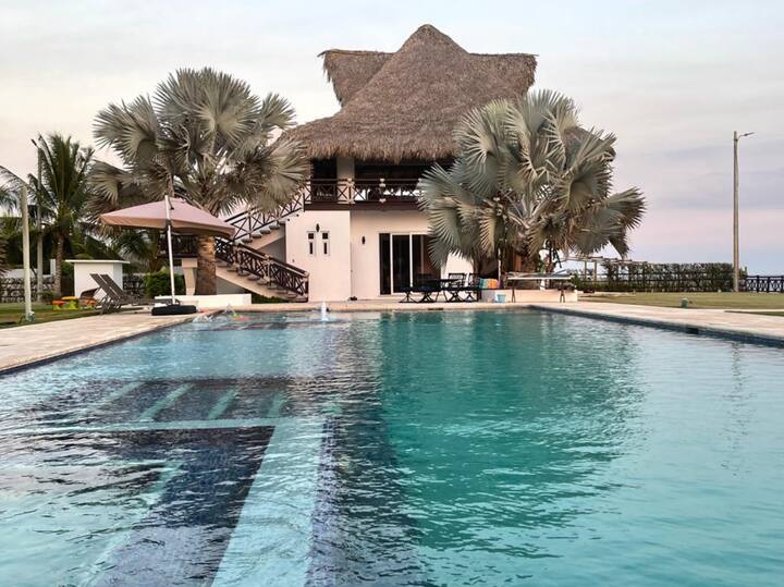 Villa Completa de Lujo Frente al Mar Villas en alquiler en El Conacaste, Escuintla Department Villa Completa de Lujo Frente al Mar Villas en alquiler en El Conacaste, Escuintla Department