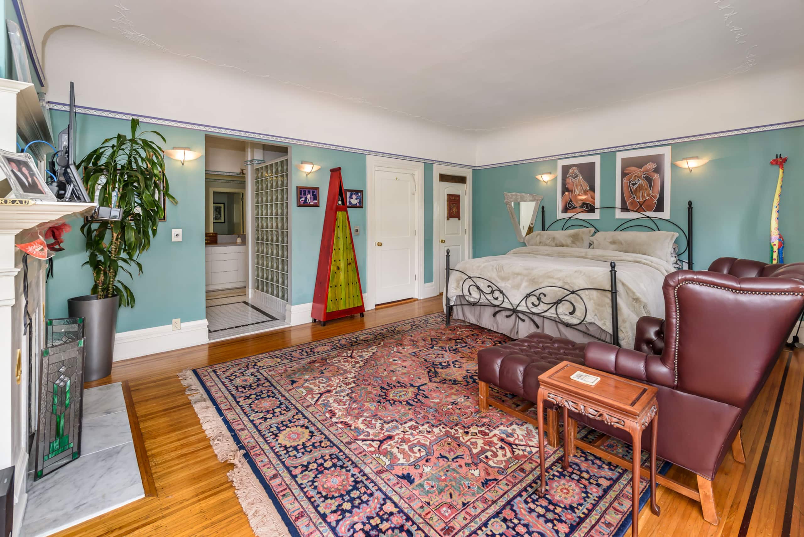 Home in San Francisco · ★4.94 · 3 bedrooms · 3 beds · 2.5 baths - Image 12
