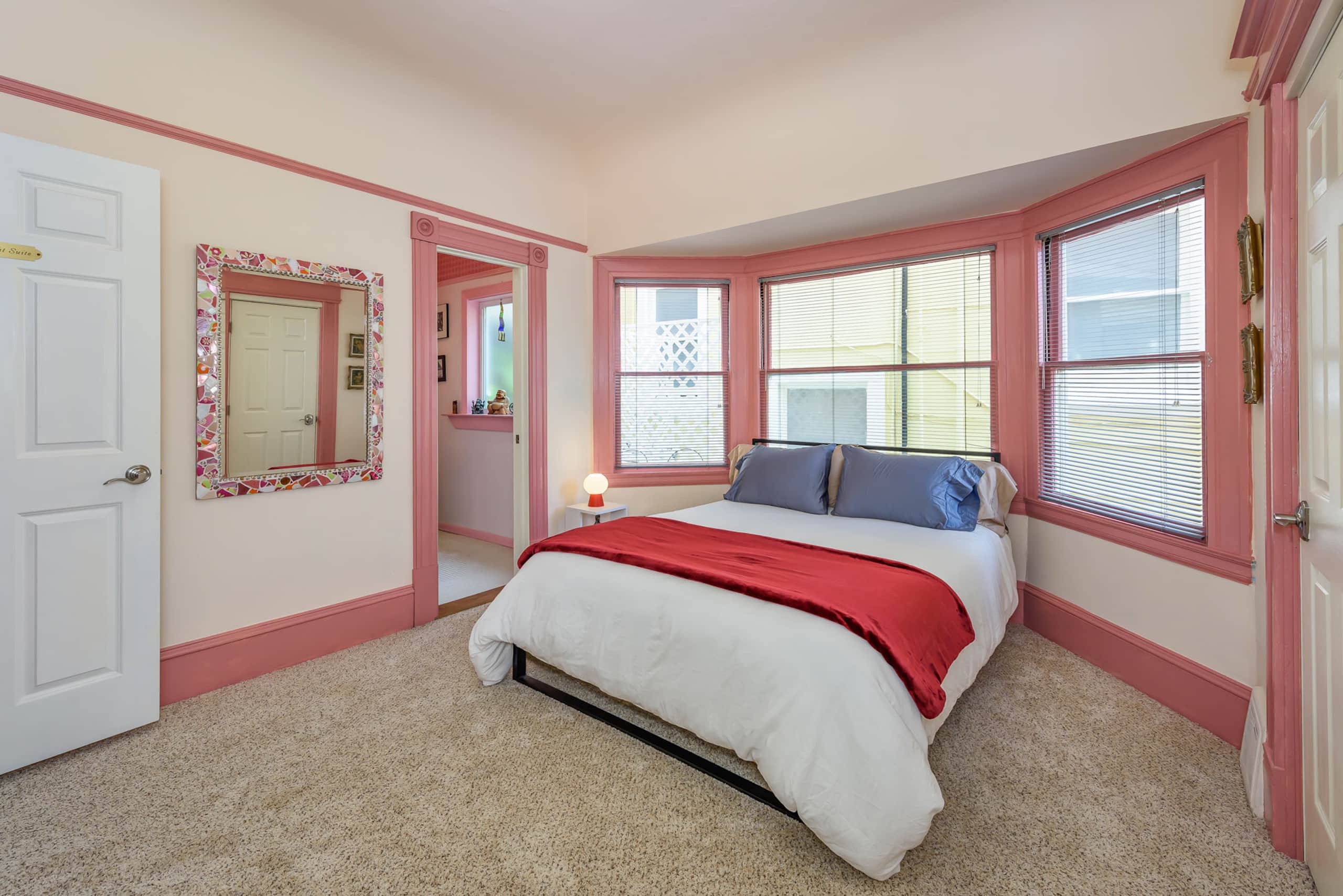 Home in San Francisco · ★4.94 · 3 bedrooms · 3 beds · 2.5 baths - Image 19